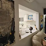 3 Bedroom In Prime Location 5m Away From