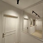 3 Bedroom In Prime Location 5m Away From *