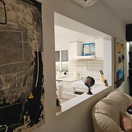 3 Bedroom In Prime Location 5m Away From