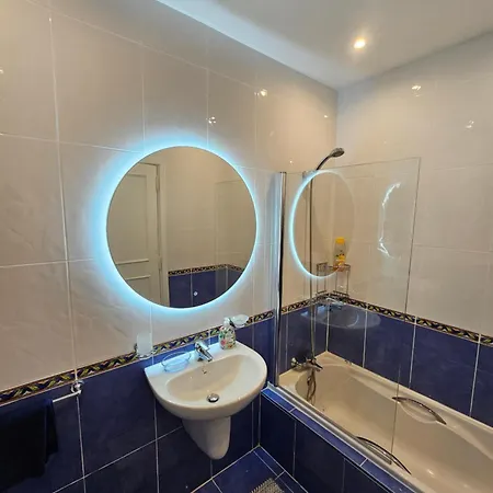 3 Bedroom In Prime Location 5m Away From شقة *