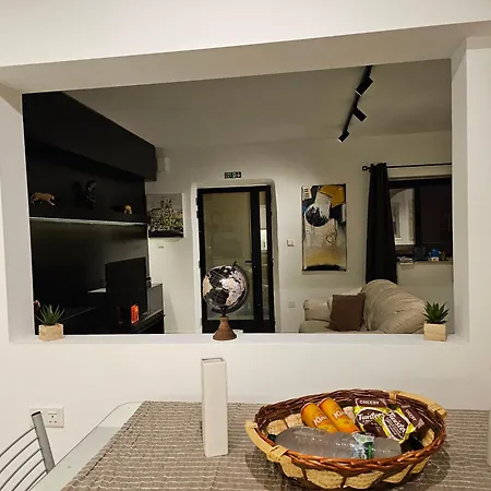 3 Bedroom In Prime Location 5m Away From Апартаменты