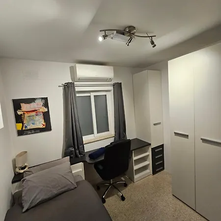 Apartment 3 Bedroom In Prime Location 5m Away From