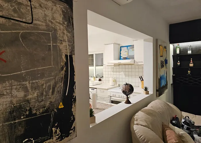 3 Bedroom In Prime Location 5m Away From