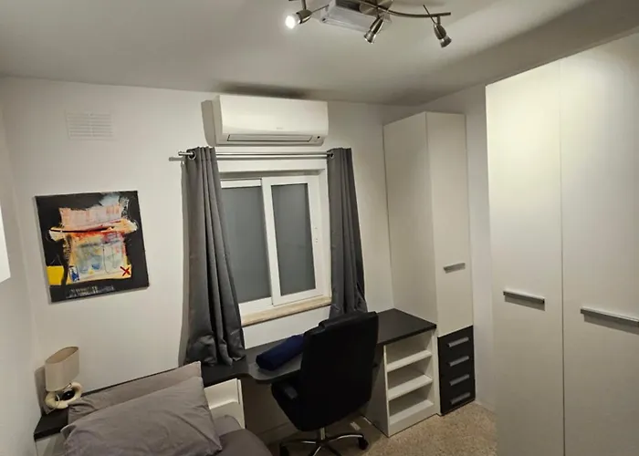 Apartment 3 Bedroom In Prime Location 5m Away From